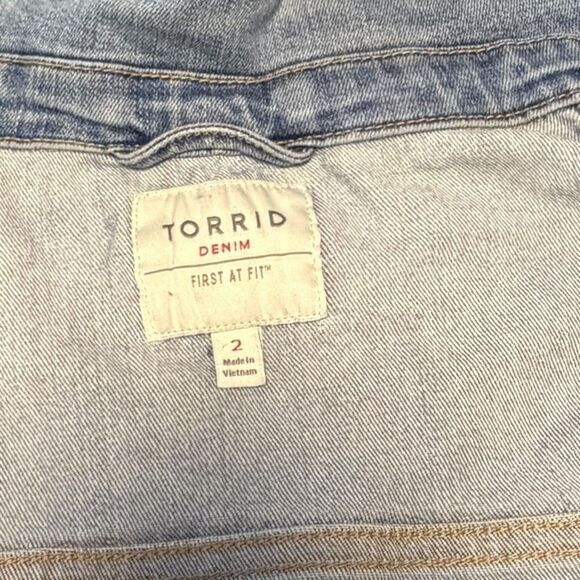 TORRID Women’s Light Wash Classic Denim Jean Jacket Size 2X - Picture 5 of 6